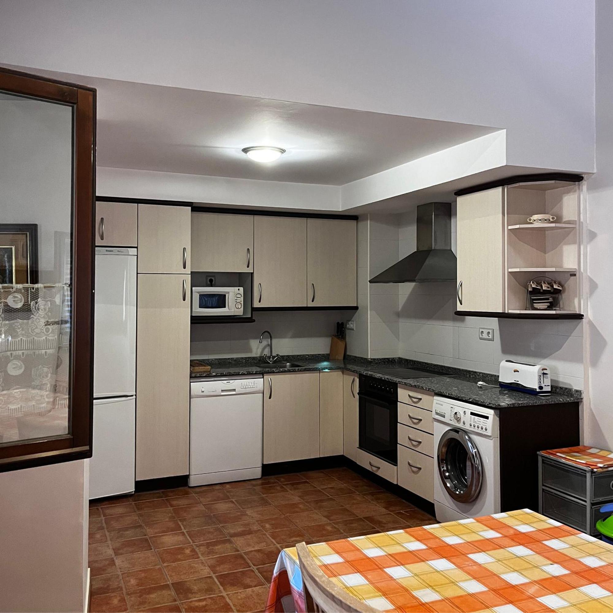 Apartamentos Angelus Plaza Mayor De Graus Ngoại thất bức ảnh